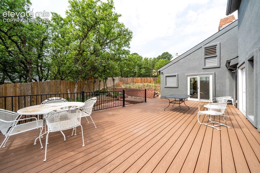 Image 5 of 34: Deck