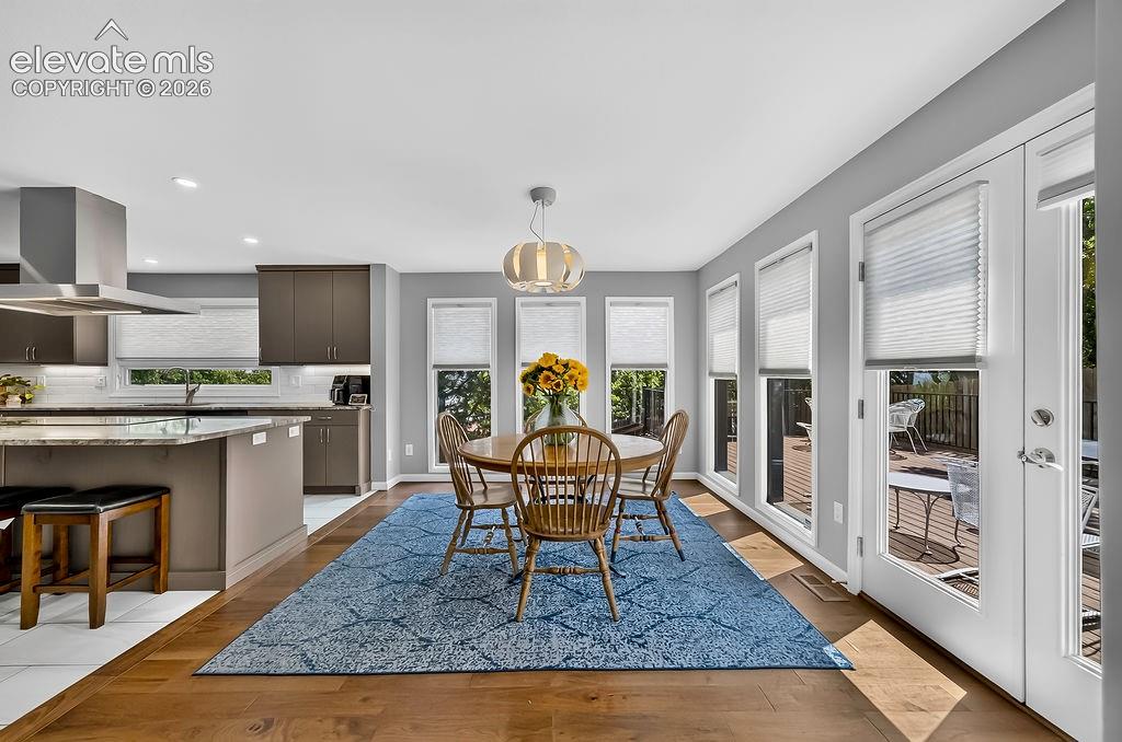 Image 9 of 34: Dining Area