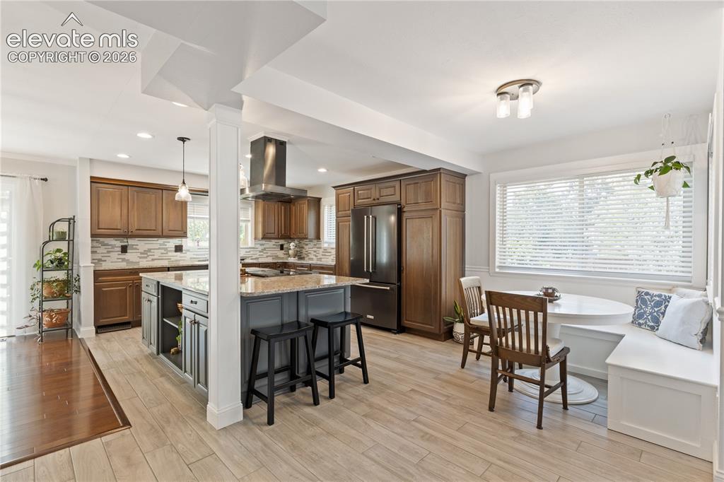 Image 11 of 46: Kitchen