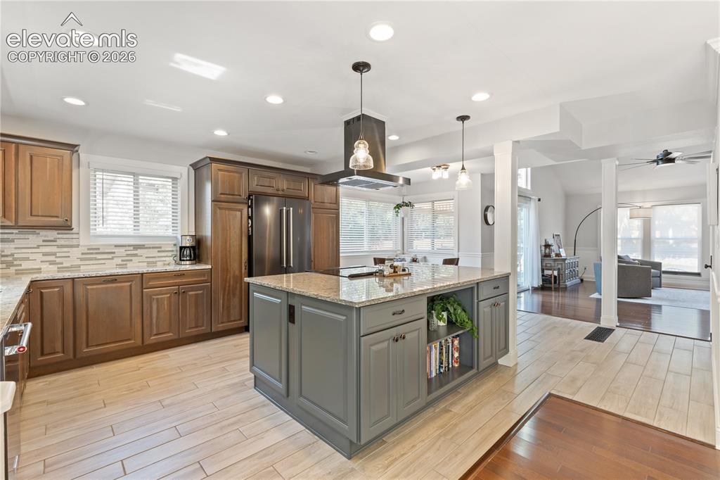 Image 13 of 46: Kitchen