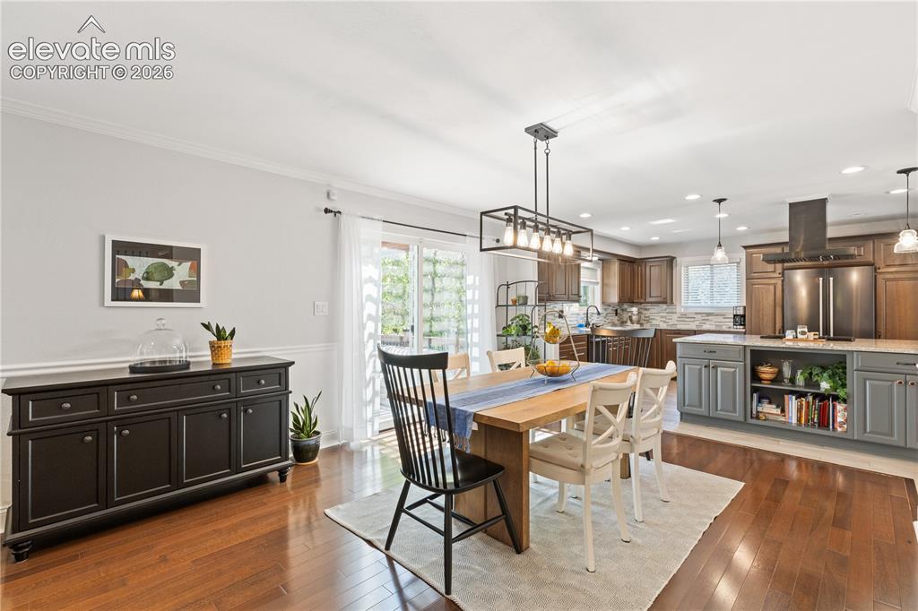 Image 15 of 46: Dining Area