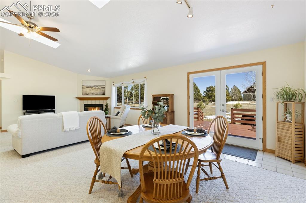 Image 17 of 42: Dining Area