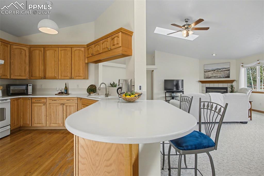 Image 19 of 42: Kitchen