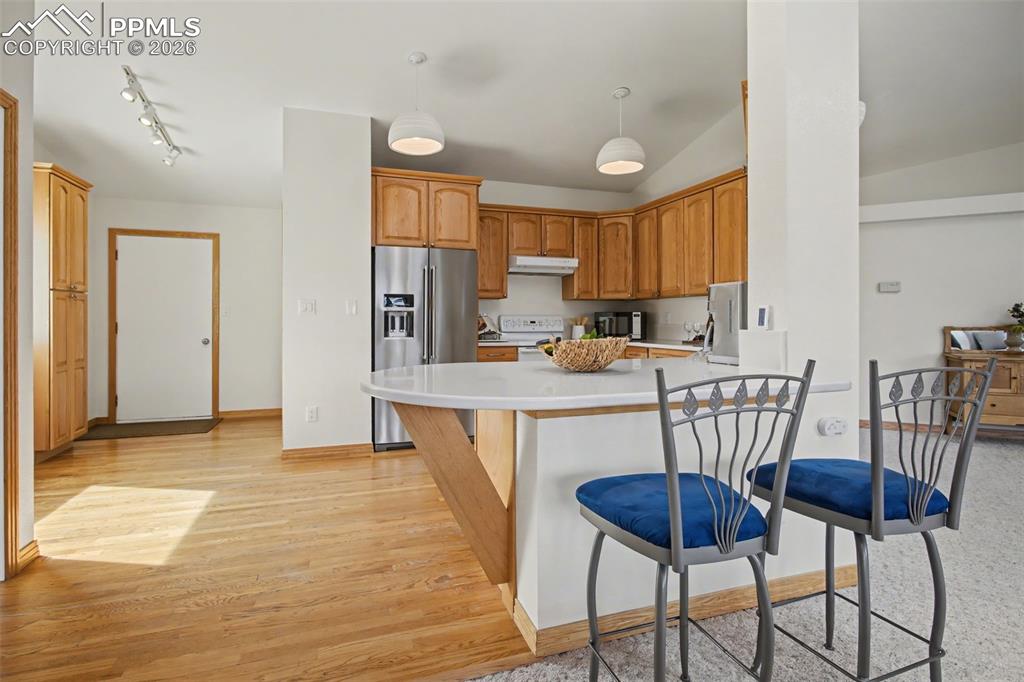 Image 23 of 42: Kitchen