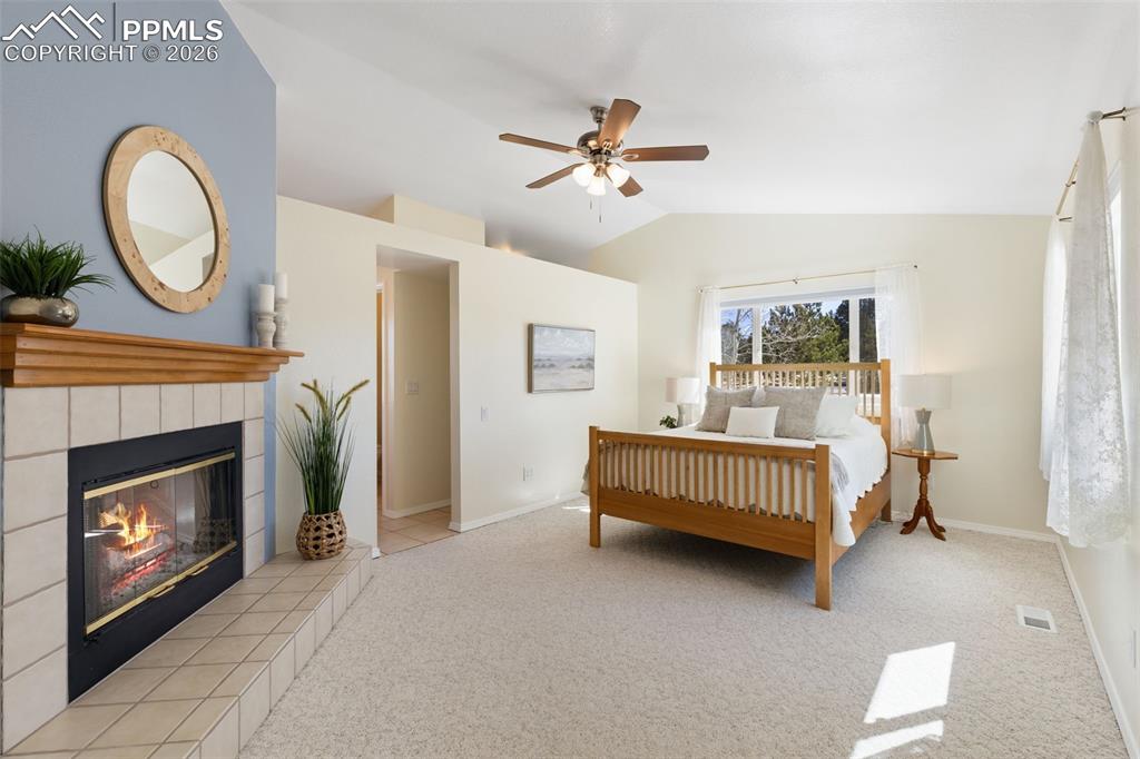 Image 26 of 42: Bedroom