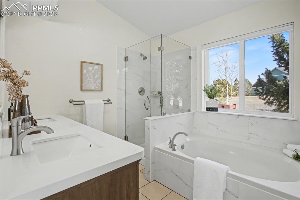 Image 28 of 42: Bathroom