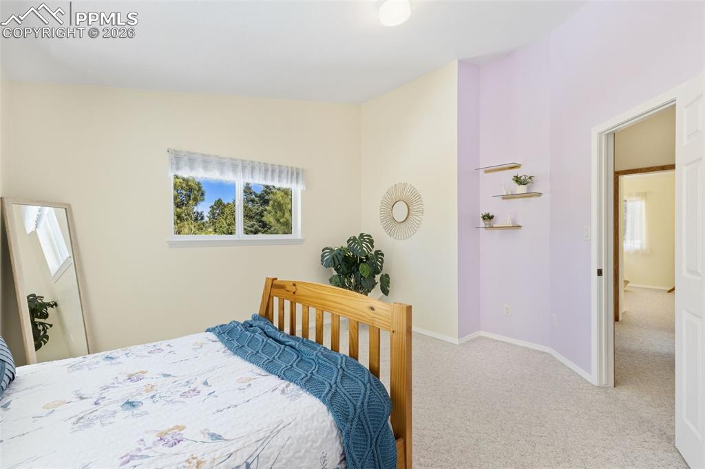 Image 32 of 42: Bedroom