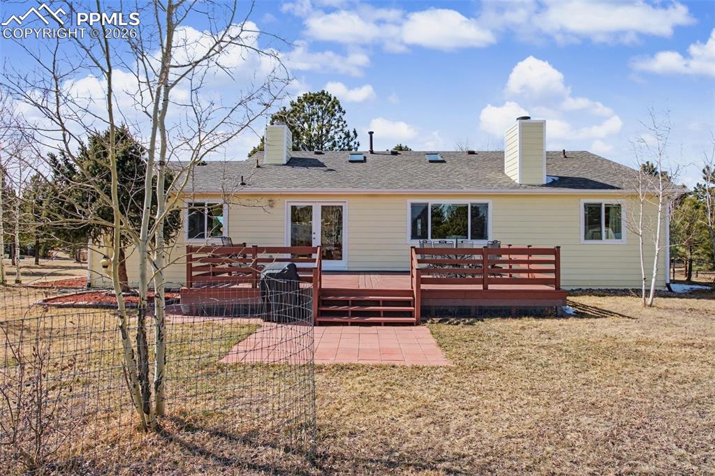 Image 40 of 42: Back of Structure