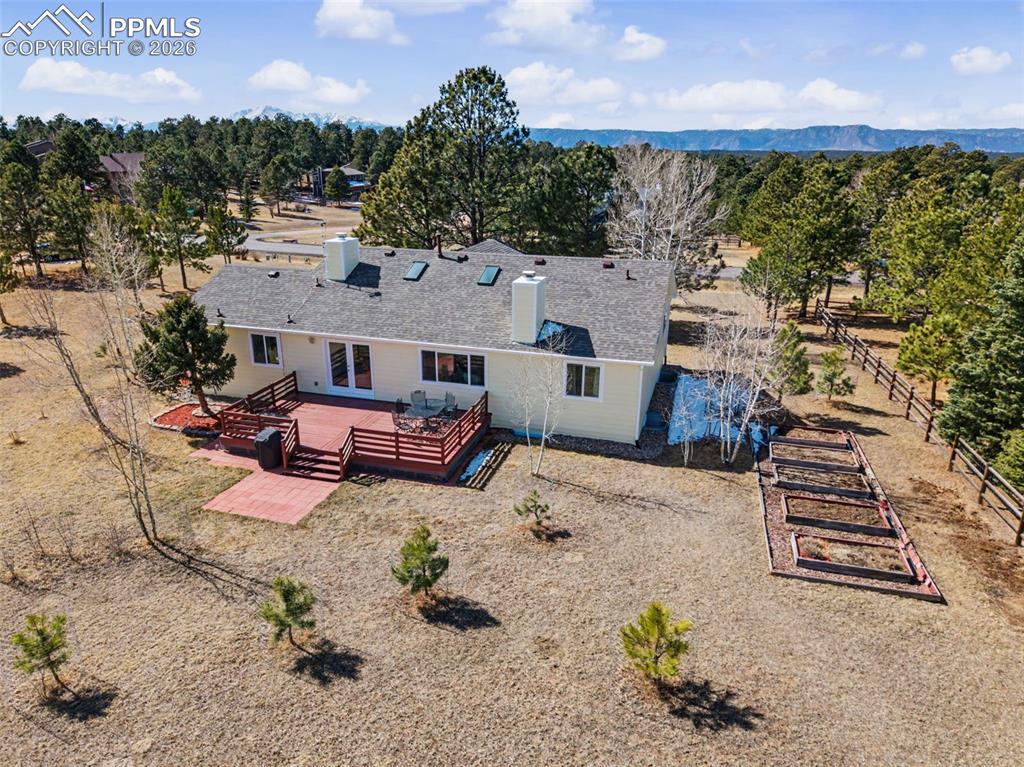 Image 9 of 42: Back of Structure