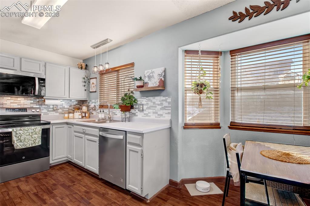 Image 7 of 35: Enjoy meals in the designated bump out dining space