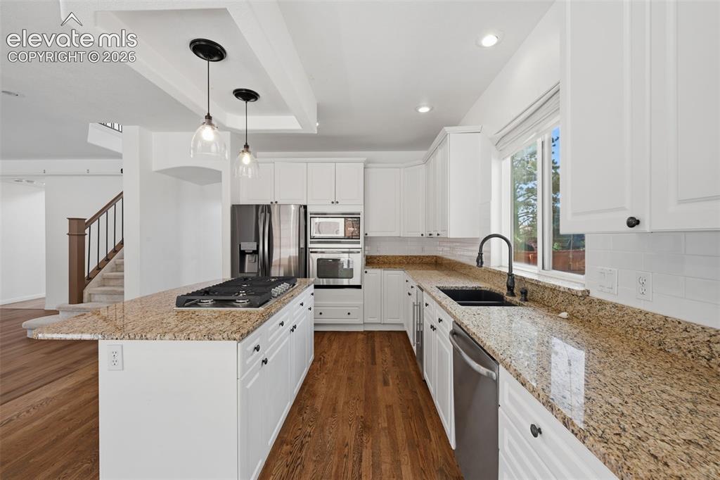 Image 11 of 50: Kitchen