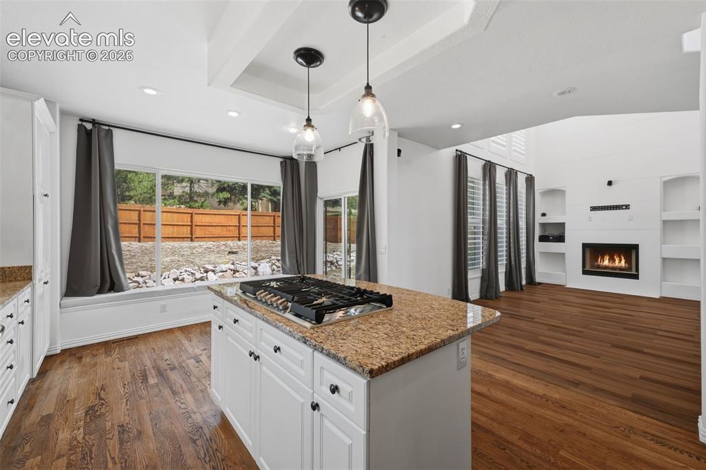 Image 12 of 50: Kitchen