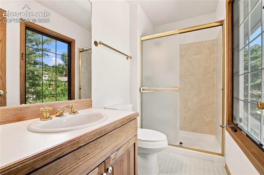 Image 13 of 39: Bathroom
