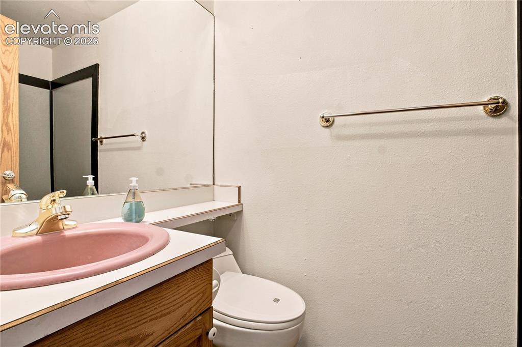 Image 22 of 39: Bathroom