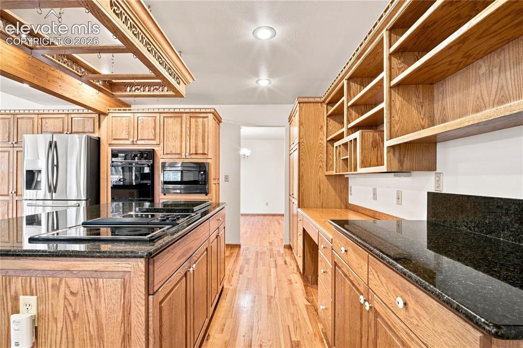 Image 7 of 39: Kitchen