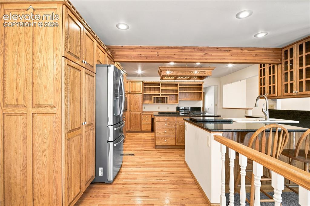 Image 9 of 39: Kitchen