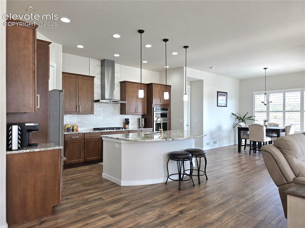 Image 15 of 42: Kitchen