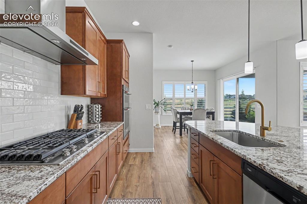 Image 16 of 42: Kitchen