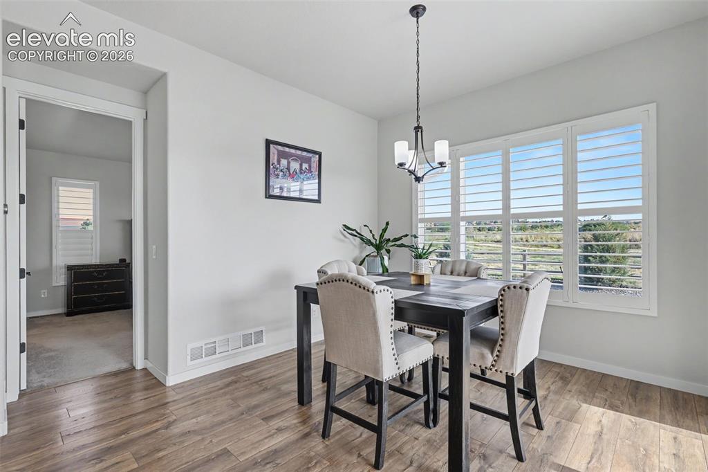 Image 18 of 42: Dining Area