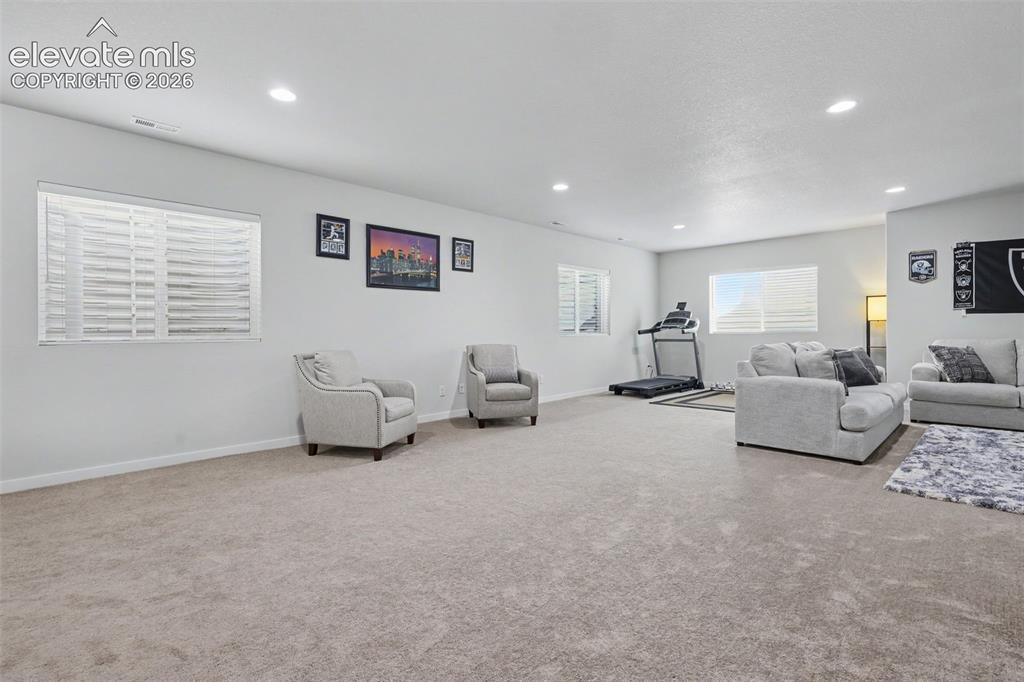 Image 31 of 42: Family Room