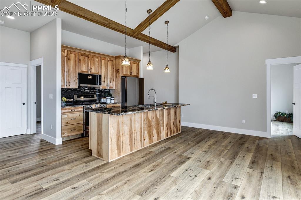 Image 10 of 46: Kitchen