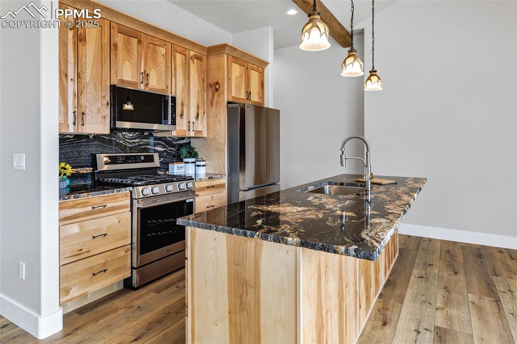 Image 12 of 46: Kitchen