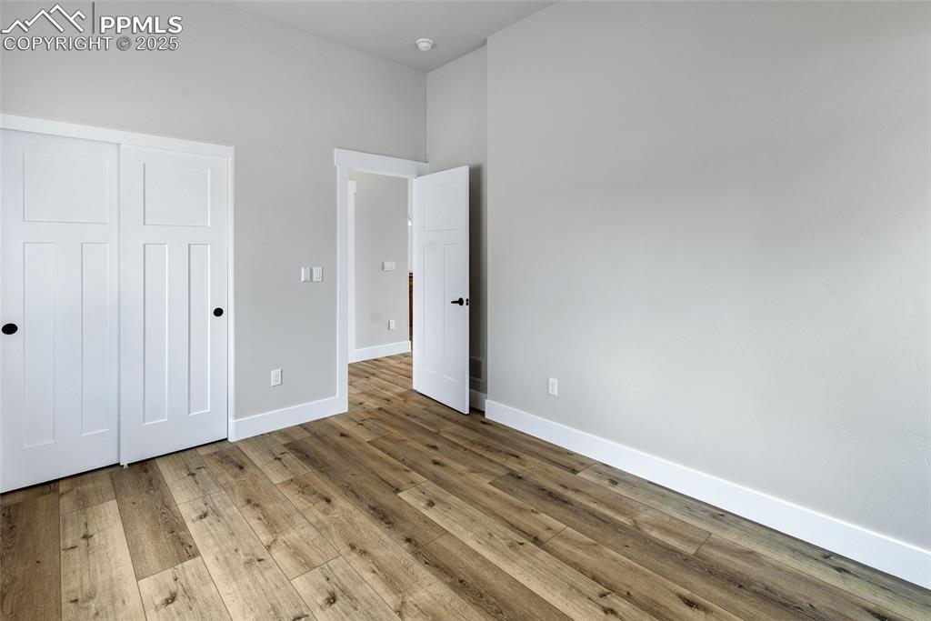 Image 23 of 46: Bedroom