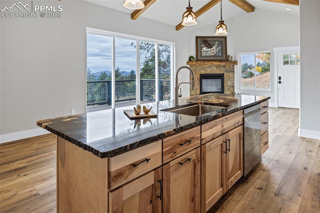 Image 9 of 46: Kitchen