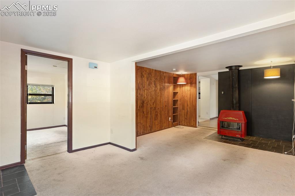 Image 14 of 27: Living Room