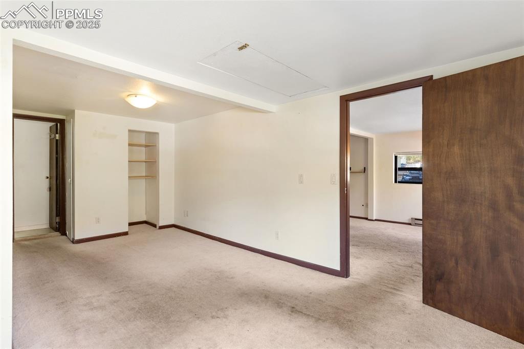 Image 17 of 27: Bedroom