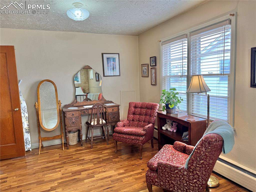 Image 21 of 33: Sitting Room