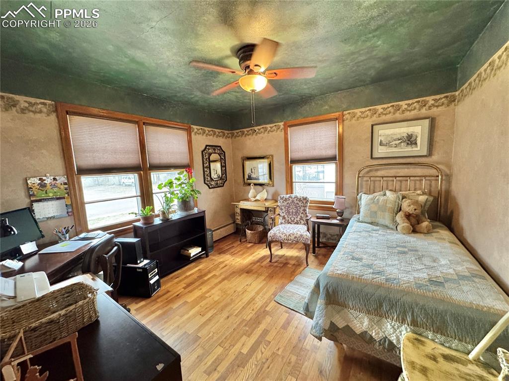 Image 24 of 33: Bedroom