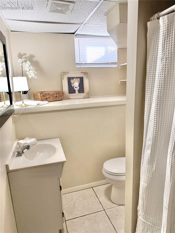 Image 26 of 33: Downstairs bath