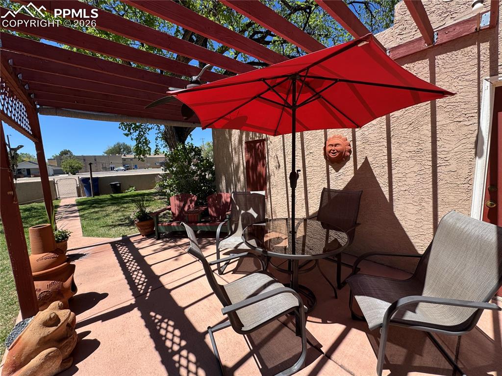 Image 32 of 33: Patio