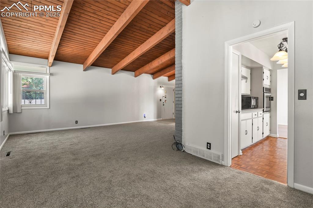 Image 10 of 38: Dining Area