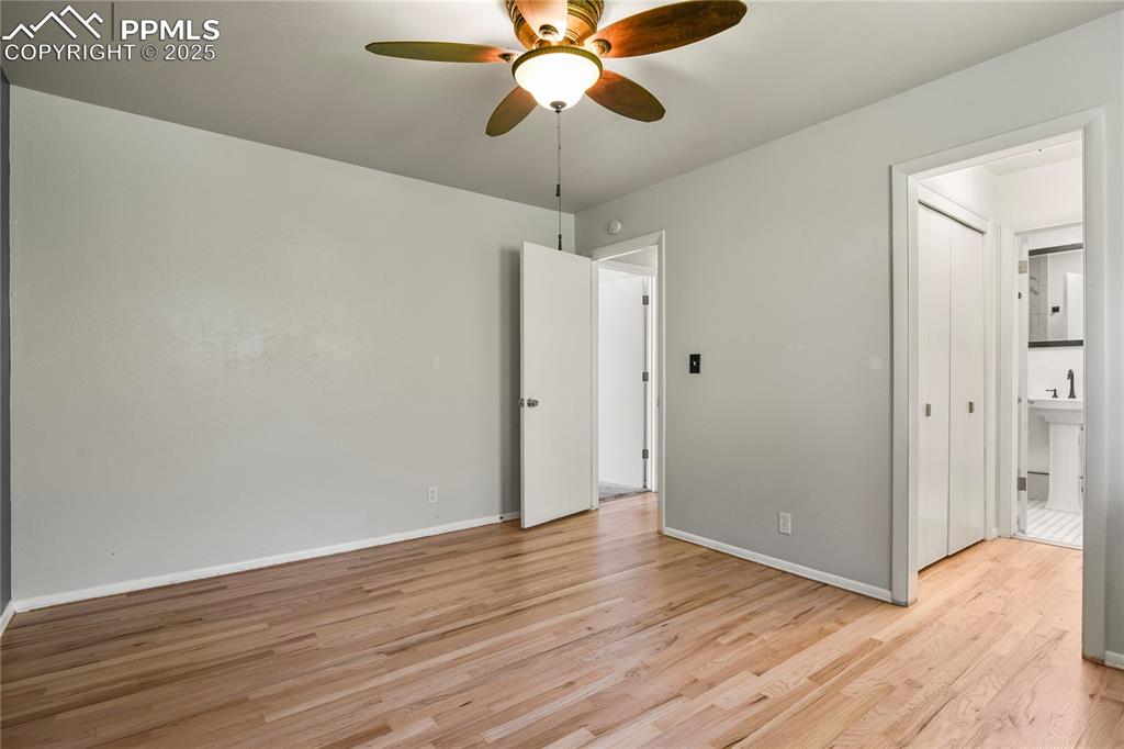 Image 19 of 38: Bedroom