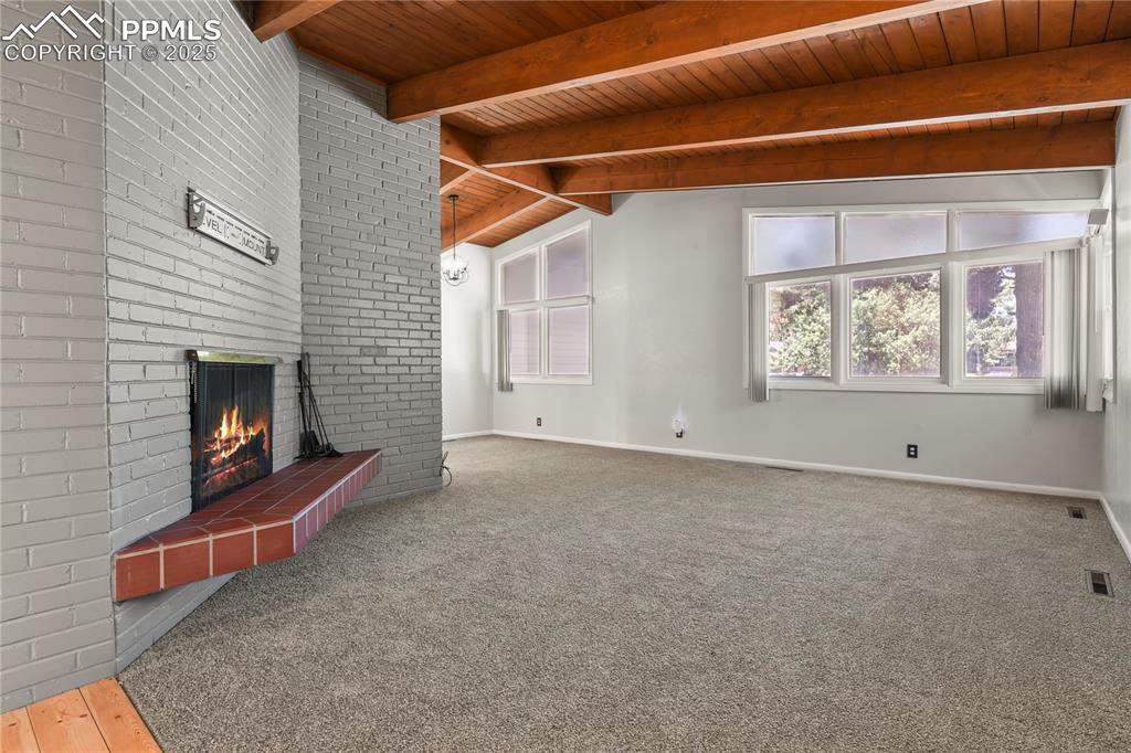 Image 7 of 38: Family Room