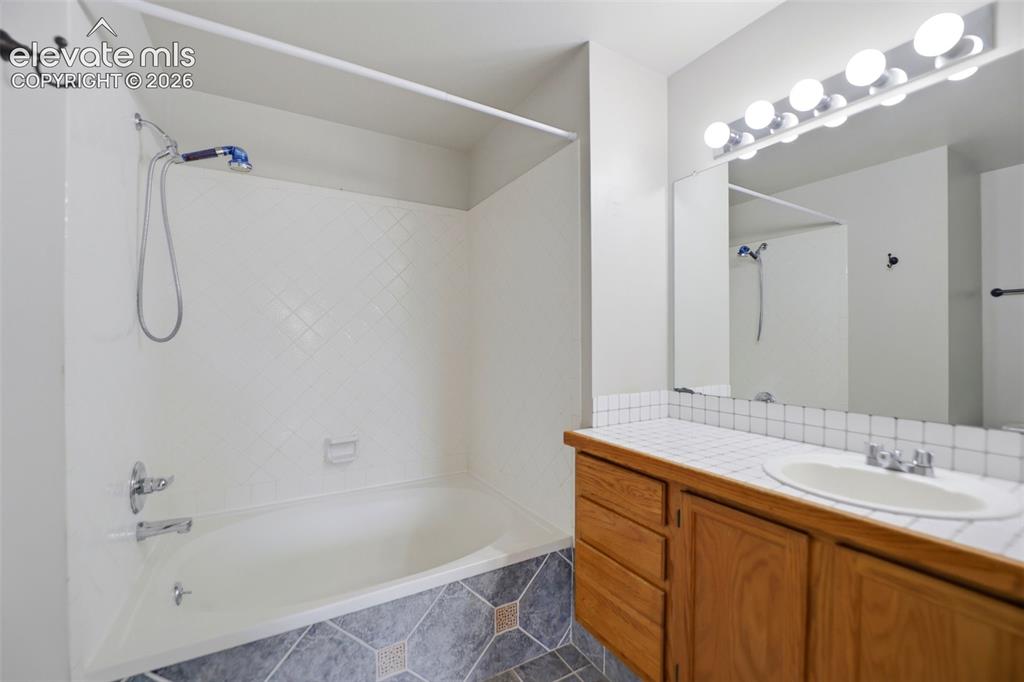 Image 16 of 41: primary bath