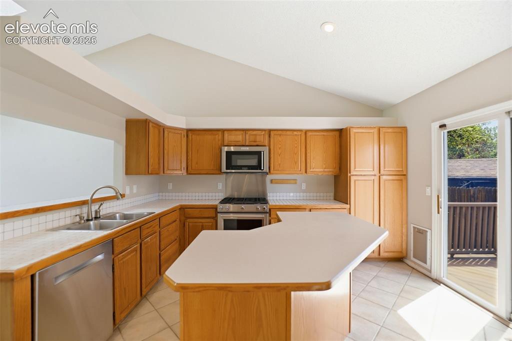 Image 6 of 41: Kitchen