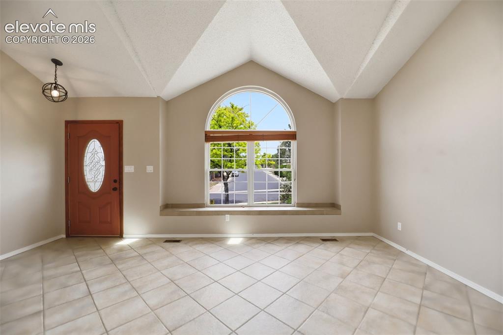 Image 8 of 41: Entry