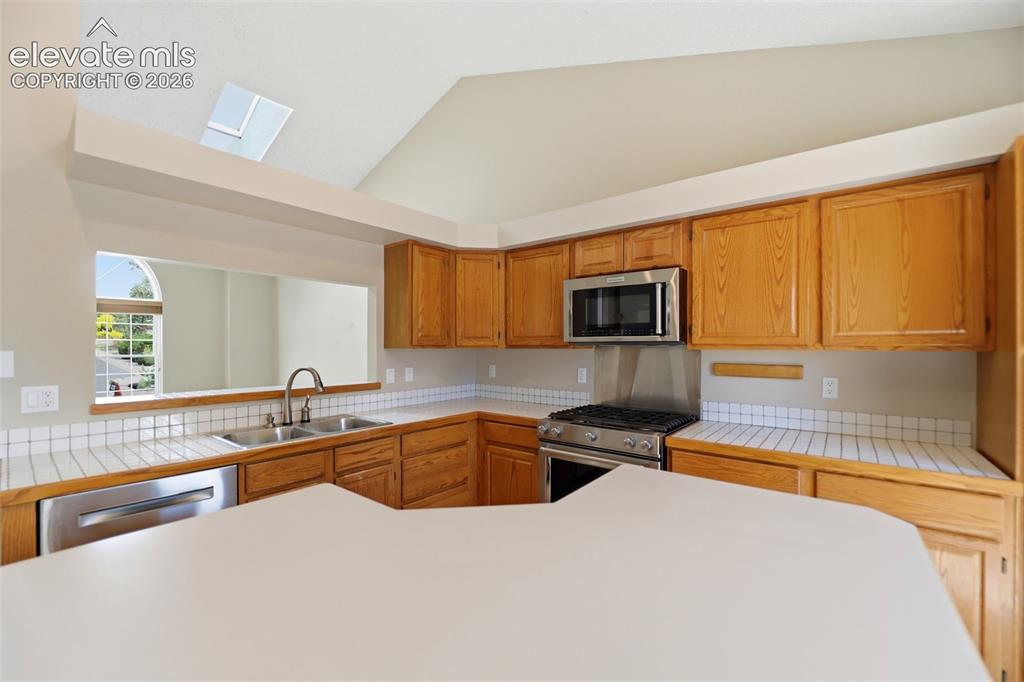 Image 9 of 41: Kitchen