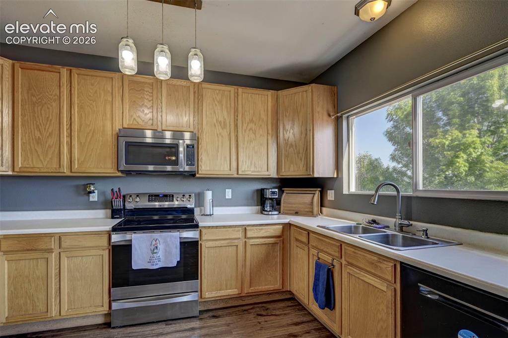 Image 11 of 42: Kitchen