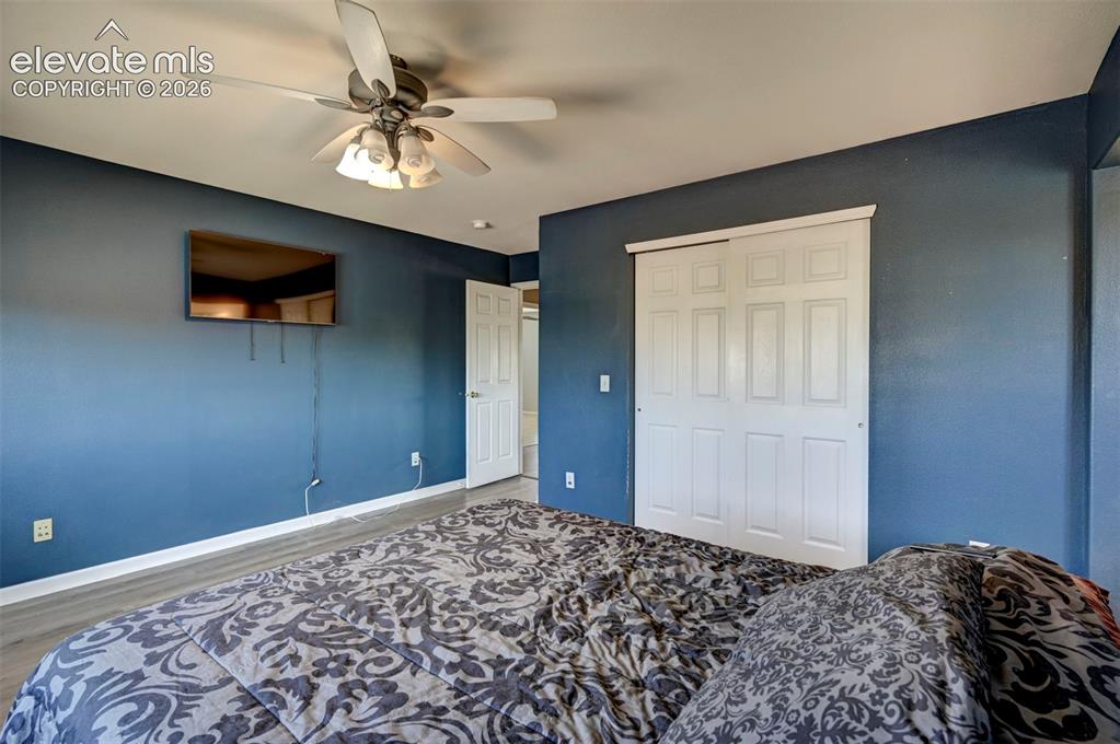 Image 29 of 42: Bedroom