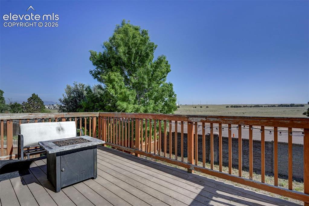 Image 40 of 42: Deck