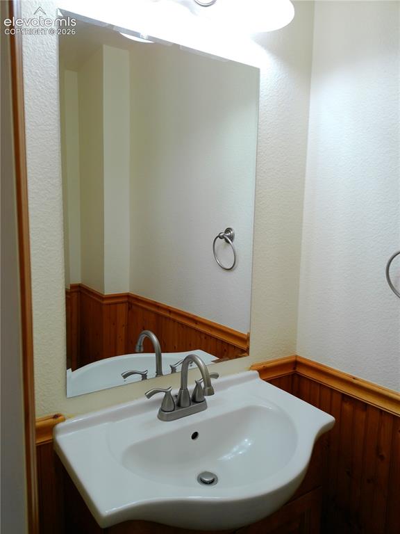 Image 13 of 35: Bathroom