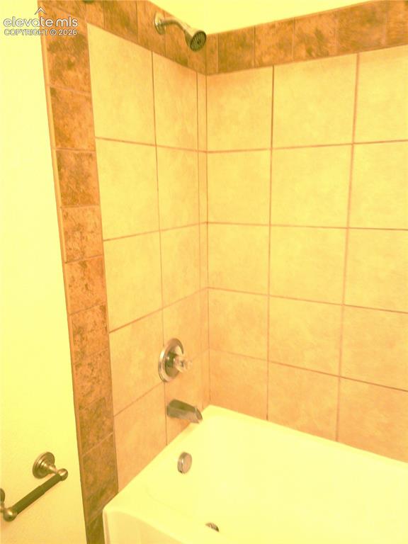 Image 25 of 35: Bathroom