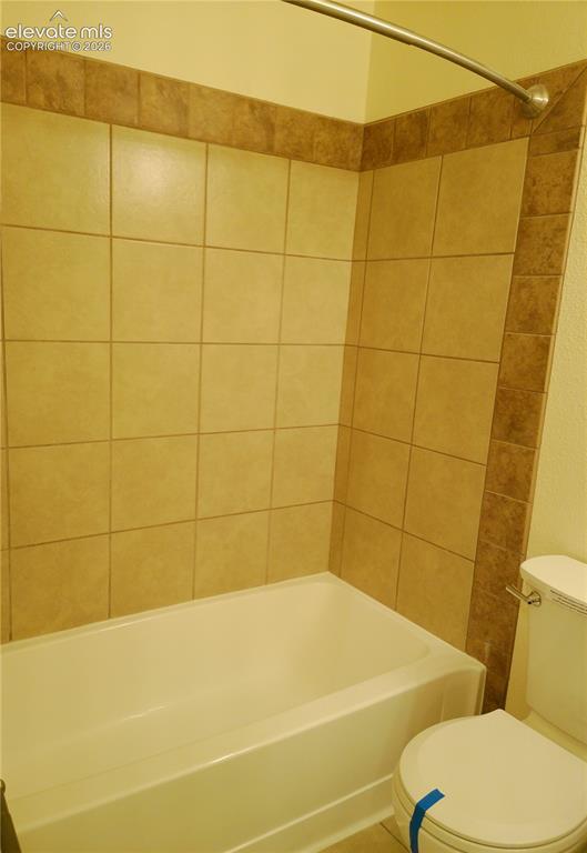 Image 26 of 35: Bathroom