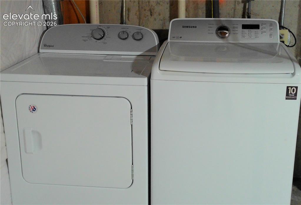 Image 30 of 35: Laundry