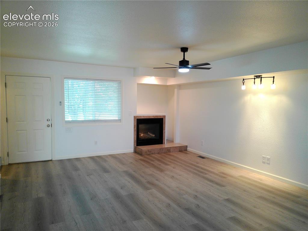 Image 5 of 35: Living Room