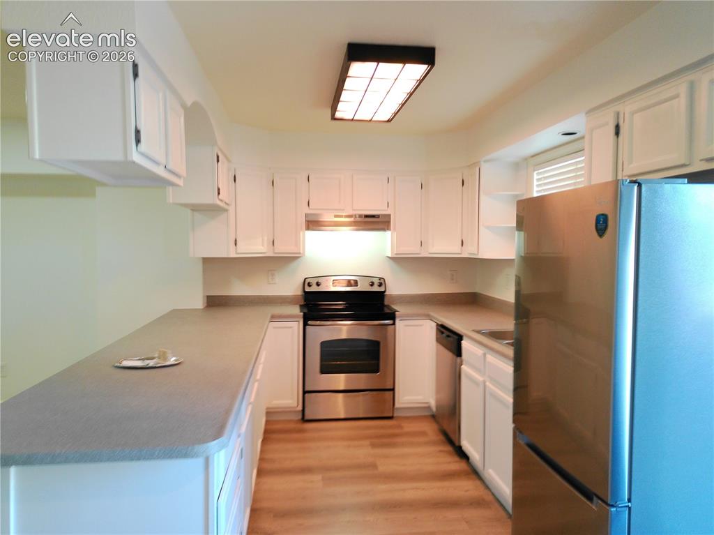 Image 7 of 35: Kitchen